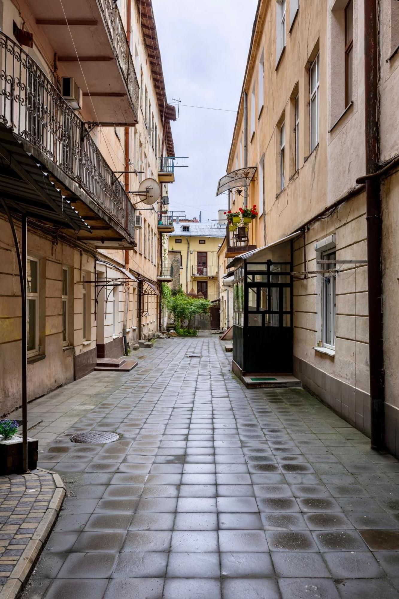 Апартаменти На Площі Ринок 12 Lviv Bagian luar foto